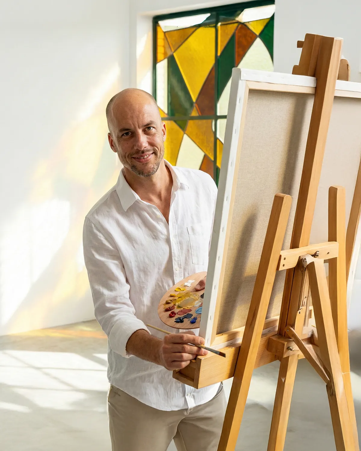 Pedro Honeker Gallinger in his studio